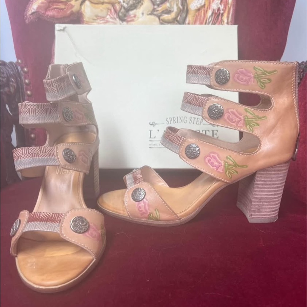 Size 7 women’s Leather shoe perfect for any occasion!